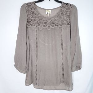 Boho Crochet Yoke Women’s Tunic Top — Taupe
